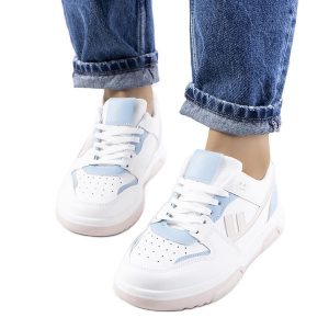 Białe sneakersy damskie Arsan. Białe trampki bez wzorów, ze skóry, bez zapięcia. Za 83,50 zł.