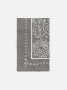 Chusta z dodatkiem wiskozy - ciemnoszary. Szare apaszki i chusty Reserved, bez wzorów, z wiskozy. Za 69,99 zł.