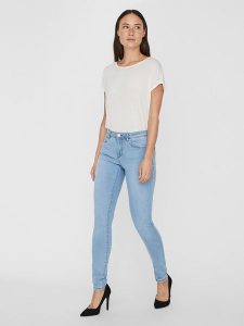 Vero Moda Dżinsy "Tanya" - Skinny fit - w kolorze błękitnym rozmiar: XS/L34. Niebieskie jeansy Vero Moda, z aplikacjami, ze skóry. Za 52,67 zł.