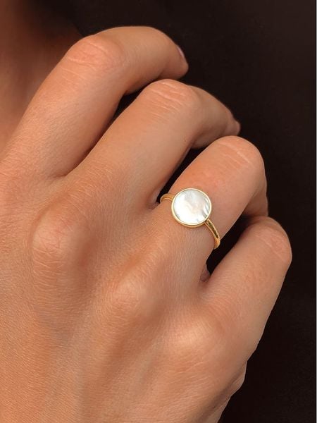 DI GIORGIO Pozłacany pierścionek z masą perłową rozmiar: 52. Brązowe pierścionki DI GIORGIO, z perłą, pozłacane. Za 100,28 zł.