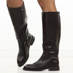 Czarne skórzane kozaki damskie Cambell 60333. Czarne kozaki Cambell, na jesień, bez wzorów, z jeansu, z okrągłym noskiem, bez obcasa, na płaskiej podeszwie, bez zapięcia. Za 449,00 zł.