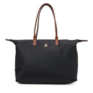 Torebka Tommy Hilfiger. Czarne torebki klasyczne TOMMY HILFIGER, bez wzorów, bez dodatków. Za 379,99 zł.