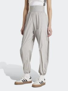 Adidas Spodnie dresowe w kolorze szarym rozmiar: L. Szare spodnie dresowe ADIDAS, l, bez wzorów, z dresówki. Za 140,20 zł.