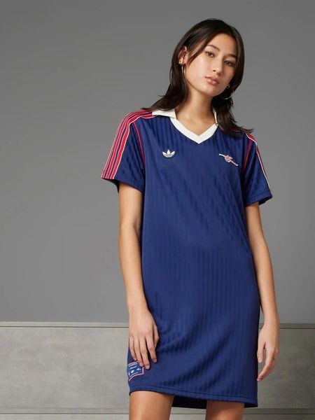 Adidas Sukienka w kolorze granatowym rozmiar: XXL. Niebieskie sukienki ADIDAS, na co dzień, xxl, bez wzorów, bez kołnierzyka, bez ramiączek, mini, proste. Za 131,43 zł.