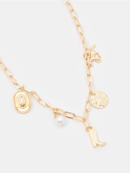 Naszyjnik z zawieszką - złoty. Żółte naszyjniki Sinsay, złote. Za 9,99 zł.