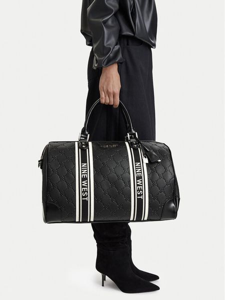 Nine West Torba weekendowa EO-LIGHT ELEGANCE-TK25737 Czarny. Czarne torebki klasyczne Nine West, bez wzorów, ze skóry, bez dodatków. Za 399,99 zł.