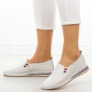 Białe skórzane półbuty damskie Filippo Dp3510/25. Białe półbuty Filippo, bez wzorów, ze skóry, bez obcasa, na obcasie, bez zapięcia. Za 149,00 zł.
