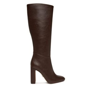 Kozaki Steve Madden. Brązowe kozaki Steve Madden, bez wzorów, bez obcasa, na słupku, bez zapięcia. Za 729,99 zł.
