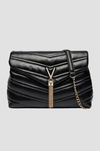 VALENTINO Duża czarna damska torebka Privilege Flap Bag. Czarne torebki klasyczne Valentino by Mario Valentino, z aplikacjami, duże, zdobione, bez dodatków. W wyprzedaży za 284,99 zł.