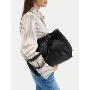 Torebka MEXX. Czarne torebki klasyczne Mexx, bez wzorów, bez dodatków. Za 269,99 zł.