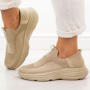 Beżowe sportowe buty damskie Filippo Dtn7866/26. Brązowe buty sportowe Filippo, na lato, bez wzorów, z dresówki, bez zapięcia, trekkingowe. Za 119,00 zł.