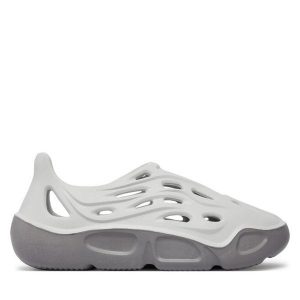 Półbuty Steve Madden. Szare półbuty Steve Madden, bez wzorów, bez obcasa, na płaskiej podeszwie, bez zapięcia. Za 259,99 zł.
