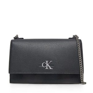Torebka Calvin Klein Jeans. Czarne torebki wieczorowe Calvin Klein Jeans, bez wzorów, z jeansu, bez dodatków. Za 289,99 zł.