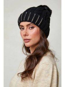 Soft Cashmere Czapka w kolorze czarnym rozmiar: onesize. Czarne czapki Soft Cashmere, z aplikacjami, ze skóry. Za 104,14 zł.