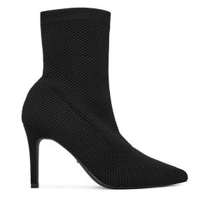 Botki DeeZee. Czarne botki DeeZee, bez wzorów, bez obcasa, na szpilce, bez zapięcia. Za 189,99 zł.