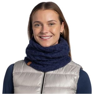 Komin na szyję - Bandana BUFF Knitted & Fleece Neckwarmer. Niebieskie szaliki Buff, bez wzorów, z dzianiny. Za 179,90 zł.