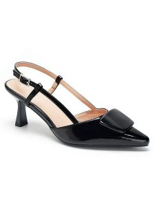 C'M Czółenka w kolorze czarnym rozmiar: 40. Czarne czółenka C'M, bez wzorów, bez obcasa, bez zapięcia. Za 127,35 zł.