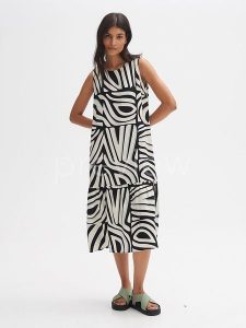 OPUS Sukienka w kolorze czarno-białym rozmiar: 36. Białe sukienki Opus, bez wzorów, z wiskozy, bez kołnierzyka, bez ramiączek, midi. Za 113,90 zł.
