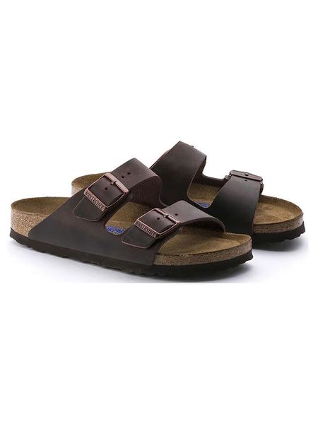 Birkenstock Klapki "Arizona" w kolorze brązowym rozmiar: 41. Brązowe klapki Birkenstock, bez wzorów, z otwartym noskiem, bez obcasa. Za 478,62 zł.