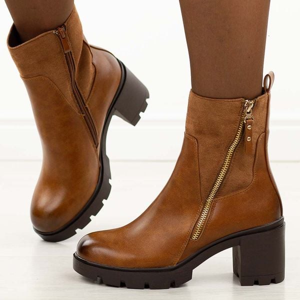 Camelowe botki damskie na obcasie M.Daszyński 23108A-14. Brązowe botki M.Daszyński, na jesień, bez wzorów, z jeansu, bez obcasa, na obcasie, bez zapięcia. Za 219,00 zł.