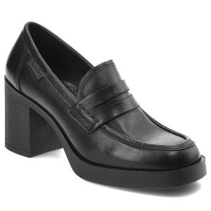 Czarne Półbuty Nessi Gustowne Buty Na Obcasie. Czarne półbuty Nessi, bez wzorów, bez obcasa, na obcasie, bez zapięcia. Za 373,99 zł.