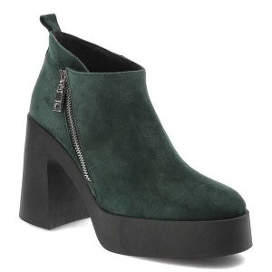 Zielone Botki Armodo Modne Buty Na Obcasie. Zielone botki Armodo, bez wzorów, z zamszu, bez obcasa, na obcasie, bez zapięcia. Za 359,00 zł.