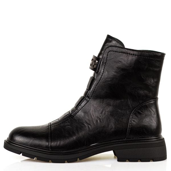 Czarne botki damskie M.Daszyński 2501-9. Czarne botki M.Daszyński, na zimę, z aplikacjami, z jeansu, z okrągłym noskiem, bez obcasa, na obcasie, bez zapięcia. Za 199,00 zł.