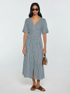 Sukienka damska midi z wiskozy w paski granatowo-białe Zissa 403. Niebieskie sukienki Big Star, do pracy, l, bez wzorów, z tkaniny, biznesowe, bez kołnierzyka, bez ramiączek, midi. Za 249,99 zł.