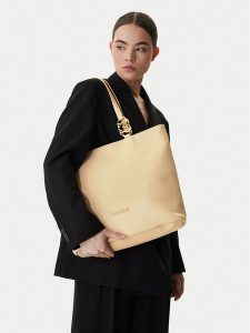 LOVE MOSCHINO Torebka JC4005PP1OLB0129 Beżowy. Brązowe shopper bag LOVE MOSCHINO, bez wzorów, ze skóry, bez dodatków. Za 747,99 zł.