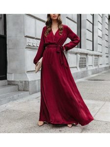 Milan Kiss Sukienka w kolorze czerwonym rozmiar: L. Czerwone sukienki Milan Kiss, l, bez wzorów, bez kołnierzyka, bez ramiączek, maxi, kopertowe. Za 165,99 zł.