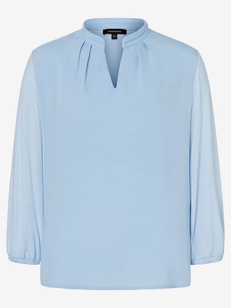 More & More Bluzka w kolorze błękitnym rozmiar: 44. Niebieskie bluzki More & More, bez wzorów, bez kołnierzyka, bez ramiączek. Za 74,11 zł.