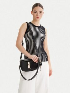 Guess Torebka Brooke HWBG98 97180 Czarny. Czarne torebki klasyczne Guess, z aplikacjami, ze skóry, bez dodatków. Za 589,99 zł.