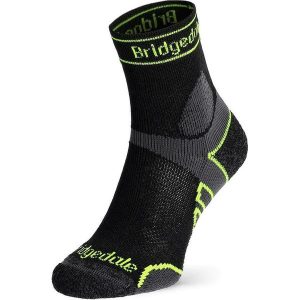 Skarpety biegowe Bridgedale Ultra Lt T2 Merino Sport 3/4 Crew. Niebieskie skarpetki Bridgedale, bez wzorów. Za 76,99 zł.