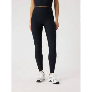 Damskie legginsy Björn Borg Studio. Czarne legginsy Björn Borg, bez wzorów, z elastanu, z podwyższonym stanem. Za 399,00 zł.