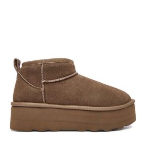 Śniegowce DeeZee. Brązowe buty zimowe DeeZee, bez obcasa, bez zapięcia. Za 349,99 zł.