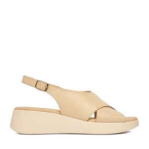 Sandały Lasocki. Brązowe sandały Lasocki, bez wzorów, bez obcasa, na koturnie, bez zapięcia. Za 169,99 zł.