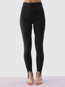 4F Legginsy sportowe w kolorze czarnym rozmiar: XL. Czarne legginsy 4f, xl, bez wzorów, z materiału, outdoorowe. Za 105,38 zł.