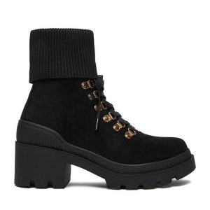 Trzewiki DeeZee. Czarne botki DeeZee, bez wzorów, bez obcasa, na słupku, bez zapięcia. Za 199,99 zł.