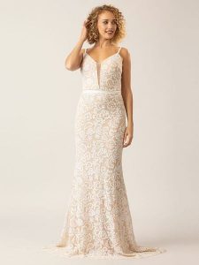 APART Sukienka w kolorze biało-beżowym rozmiar: 38. Białe sukienki Apart, bez wzorów, bez kołnierzyka, bez ramiączek, maxi. Za 326,99 zł.