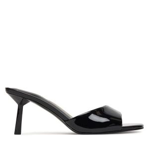 Klapki Guess. Czarne klapki Guess, z aplikacjami, bez obcasa. Za 477,99 zł.