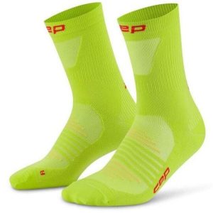 Damskie skarpety sportowe kompresyjne do połowy łydki PRO Run Ultralight CEP. Zielone skarpetki CEP, bez wzorów, z elastanu. Za 114,00 zł.
