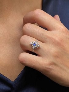 OR Carats Złoty pierścionek z kamieniami szlachetnymi rozmiar: 56. Niebieskie pierścionki OR Carats, z topazem, złote. Za 1 043,99 zł.