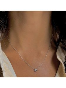 Les Petites Précieuses Srebrny naszyjnik z zawieszką z diamentem - dł. 39 cm rozmiar: onesize. Szare naszyjniki Les Petites Précieuses, z diamentem, srebrne. Za 161,95 zł.