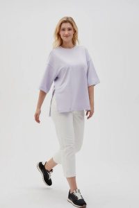 Bluza oversize fioletowa. Fioletowe bluzy MOODO, l, bez wzorów, z bawełny, bez kaptura. W wyprzedaży za 49,99 zł.