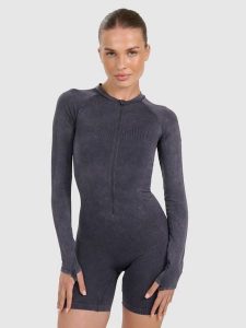 4F Kombinezon do jogi i pilatesu bezszwowy damski - granatowy M/L. Niebieskie kombinezony 4f, l, bez wzorów, z materiału, klasyczne, bez kołnierzyka, bez ramiączek, długie. W wyprzedaży za 119,99 zł.