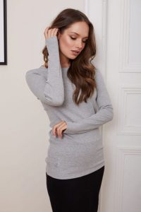 BLUZKA SALMA JASNO SZARA L - Flawless. Szare bluzki Flawless, l, bez wzorów, z dresówki, klasyczne, bez kołnierzyka, bez ramiączek. Za 114,00 zł.
