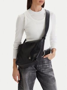 G-Star Raw Torebka C-LDA83861 Czarny. Czarne listonoszki G-Star Raw, bez wzorów, z materiału, bez dodatków. Za 199,99 zł.