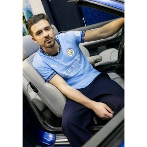 Młodzieżowa koszulka domowa Manchester City 24/25 PUMA Team Light Blue Marine. Niebieskia bluzki Puma, m, bez wzorów, marine, bez kołnierzyka, bez ramiączek. W wyprzedaży za 229,00 zł.