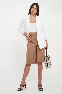 Bermudy damskie z zamszowej skóry MLLSCOGLIO MARELLA. Szorty Marella, bez wzorów, ze skóry. Za 1 649,00 zł.