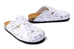 DR. BRINKMANN 600145-03 weiss, klapki damskie. Białe klapki Dr. Brinkmann, bez wzorów, ze skóry, bez obcasa. Za 163,92 zł.